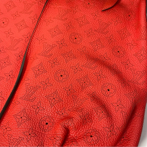 LOUIS VUITTON Mehene MM Mahina Shoulder Bag with Pochette - Picture 7 of 16